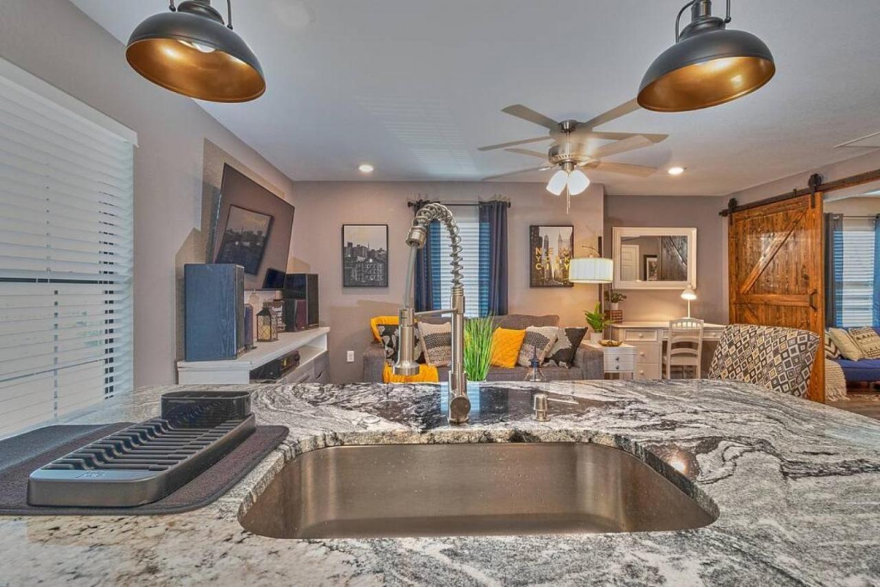 Cozy Haven Attached To Million Home - South 탬파 외부 사진